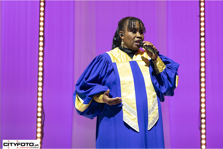 Solistin von 4Real American Gospel